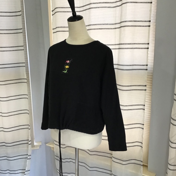 Onque Casuals Women Size Med Cotton embroidered Fish Cropped Sweatshirt Black - Picture 2 of 10